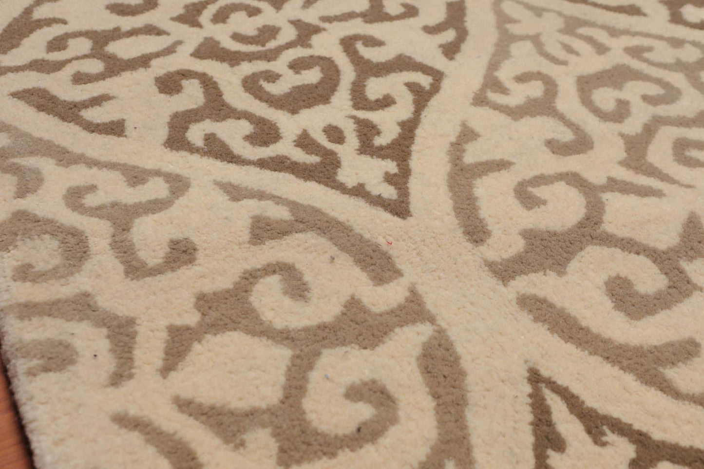 4'8" x 6’6" Handmade Scrolls 100% Wool Area rug Transitional Beige