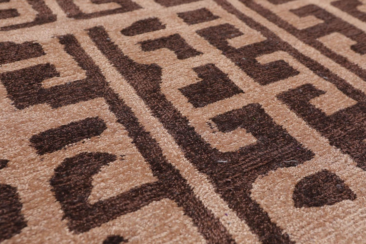 4'7" x 6'7" Handmade Textured 100% Nylon Loop & Cut Area Rug Brown