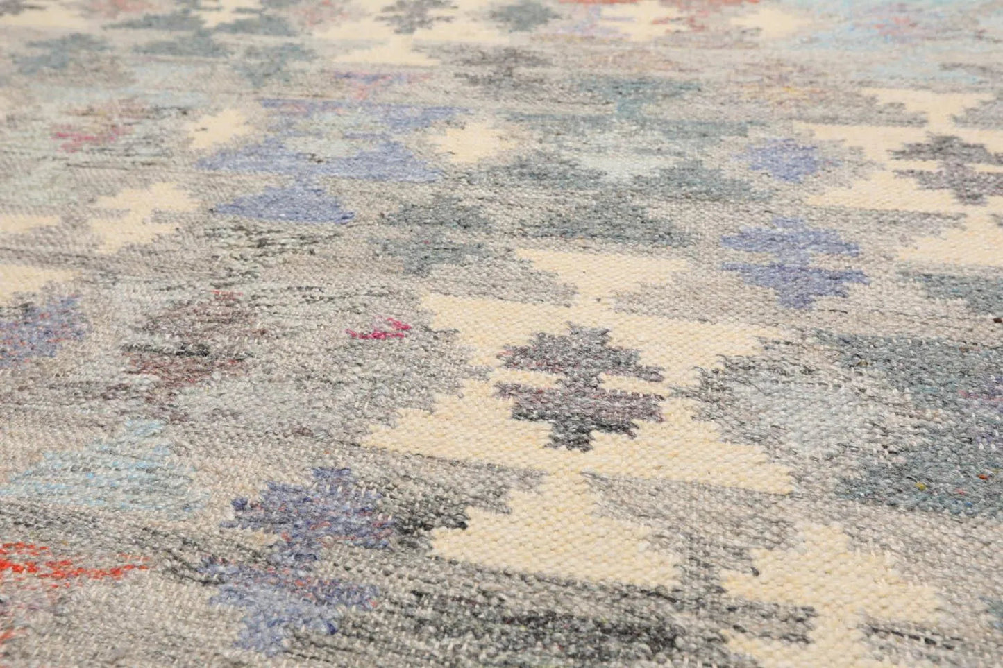 5' x 8' Indoor OutdoorHand Woven 100% Recycled PET Yarn Modern Kilim Area Rug Gray