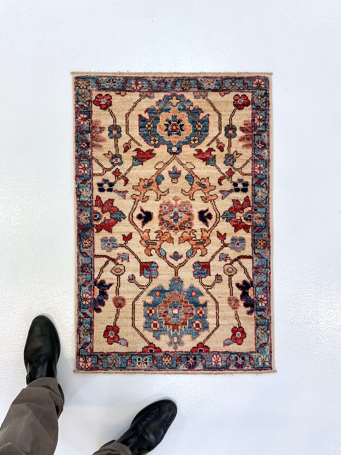 Afghan Ariana (2'00"x3'00") ivory/blue