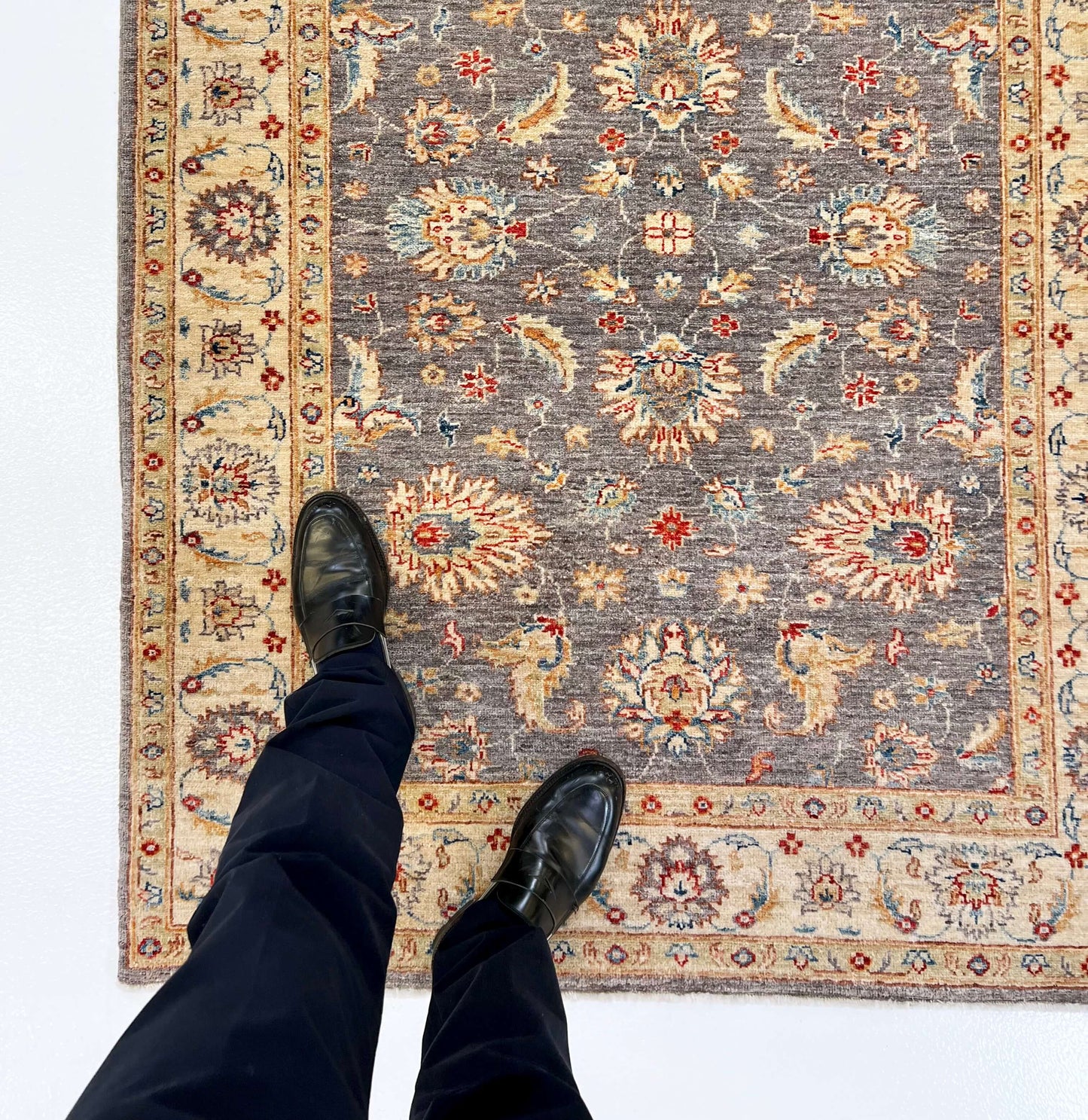 Chobi Farahan gry/bge 4'00"x5'06"