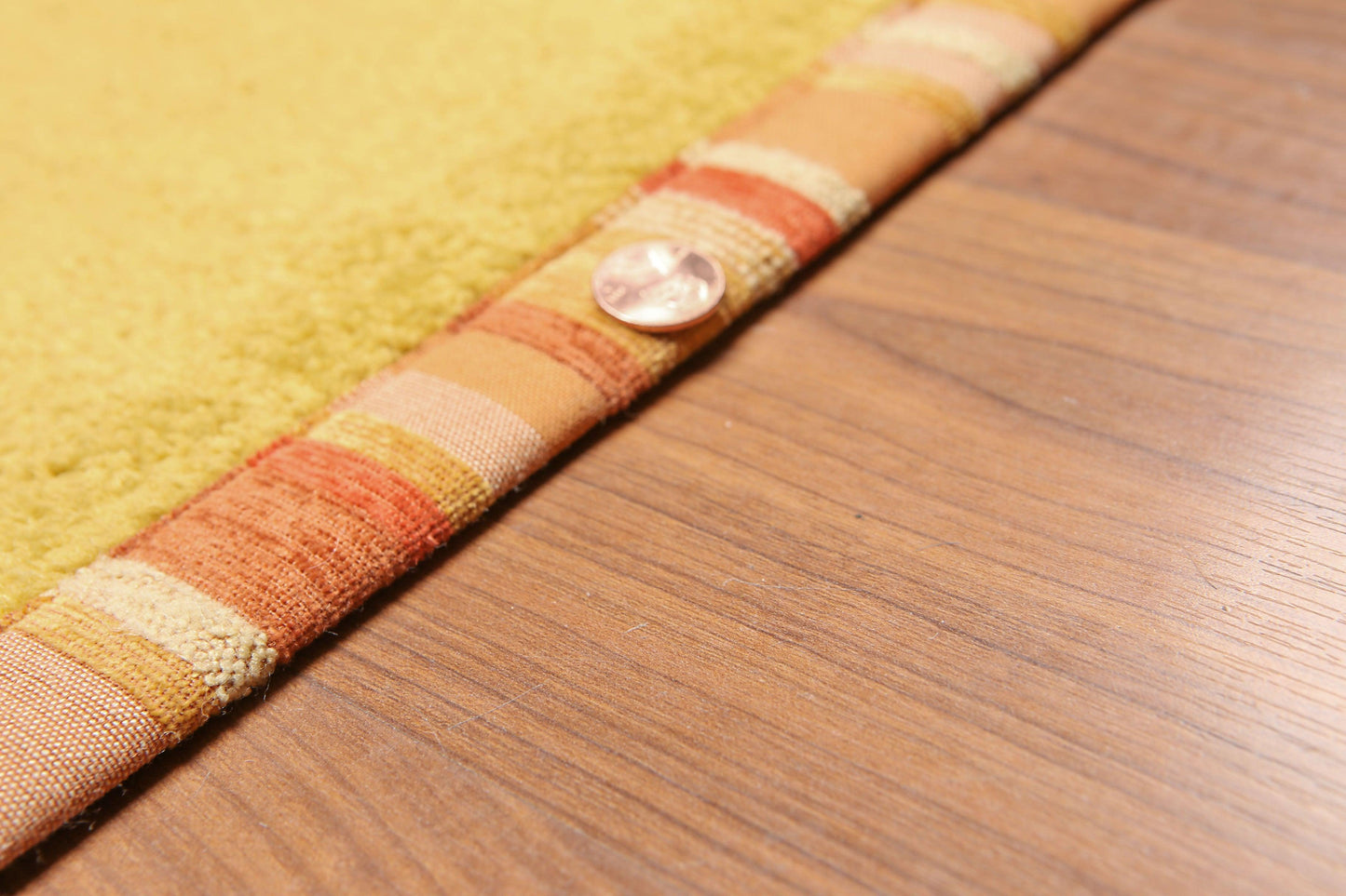 5'3" x 7'9" Modern 100% Polypropylene Area Rug Gold