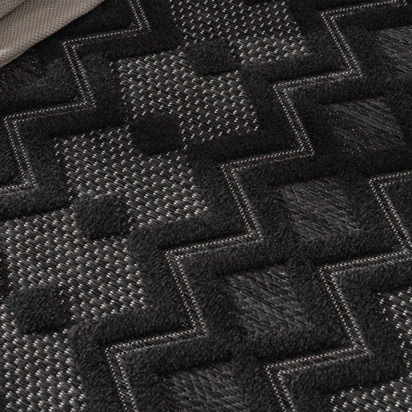 Indoor Outdoor Rug Livorno Geometric Trellis Pattern In Anthracite