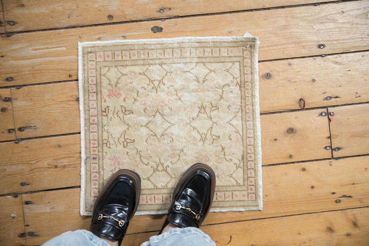 1.5x1.5 Vintage Distressed Kayseri Square Rug Mat