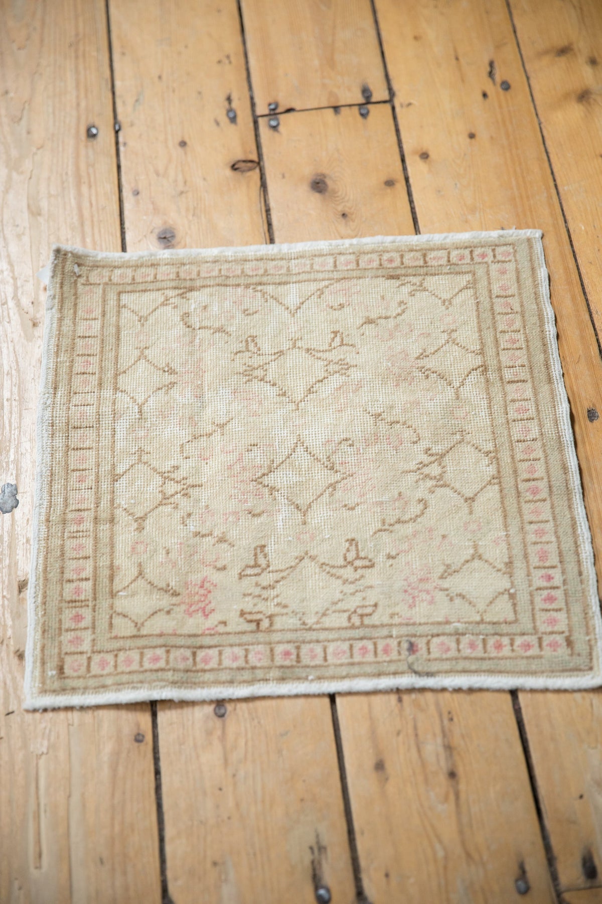 1.5x1.5 Vintage Distressed Kayseri Square Rug Mat