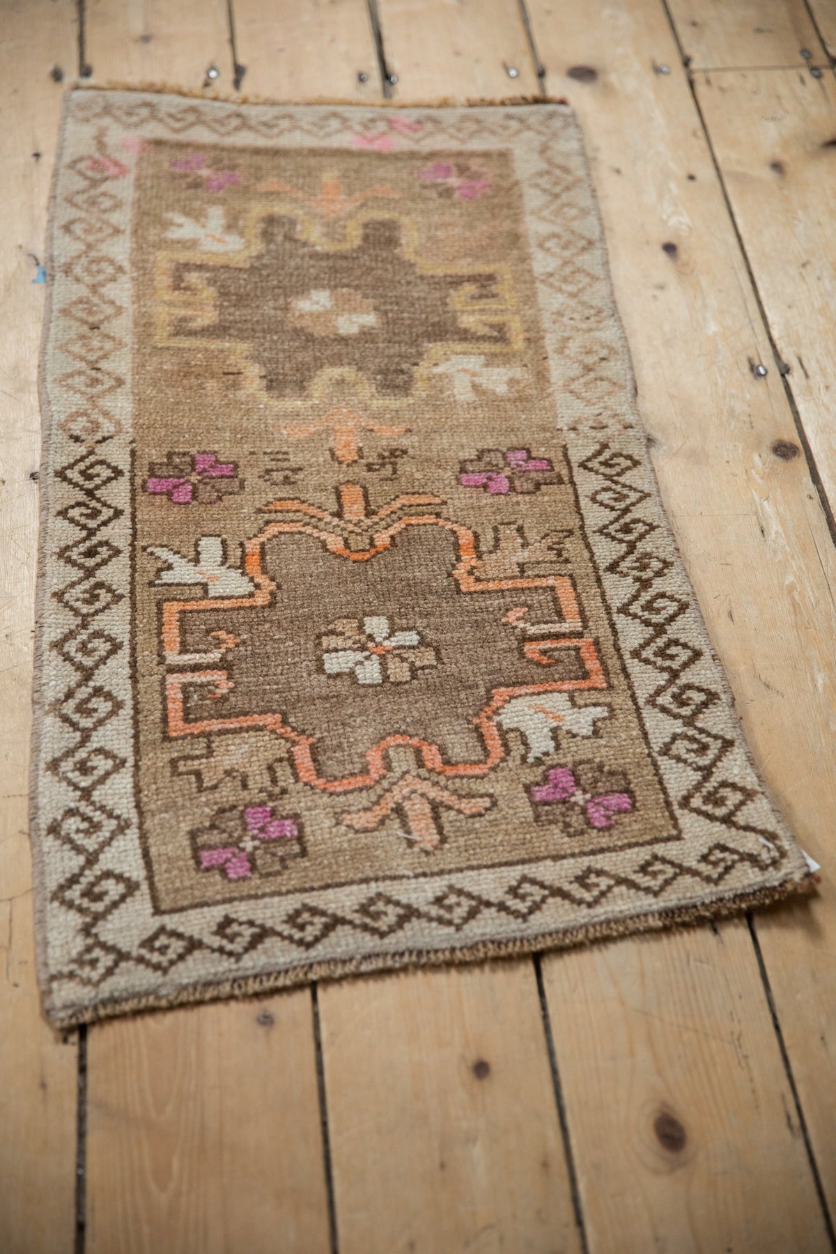 1.5x3 Vintage Distressed Kars Rug Mat