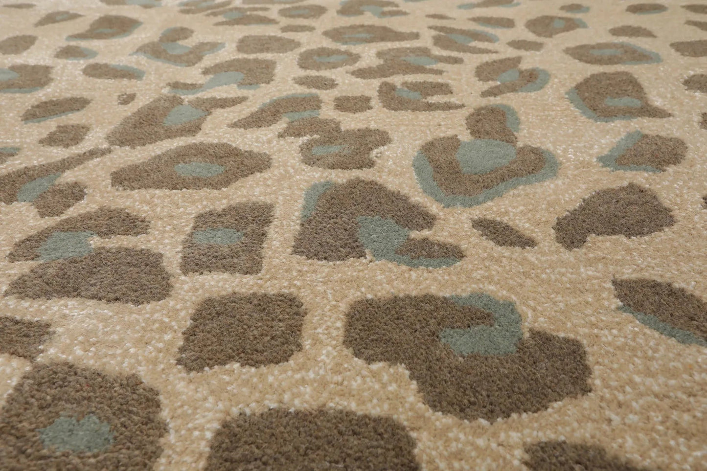 LoomBloom Multi Size Tan Hand Tufted Modern Leopard Print Wool and Bamboo Silk Oriental Area Rug
