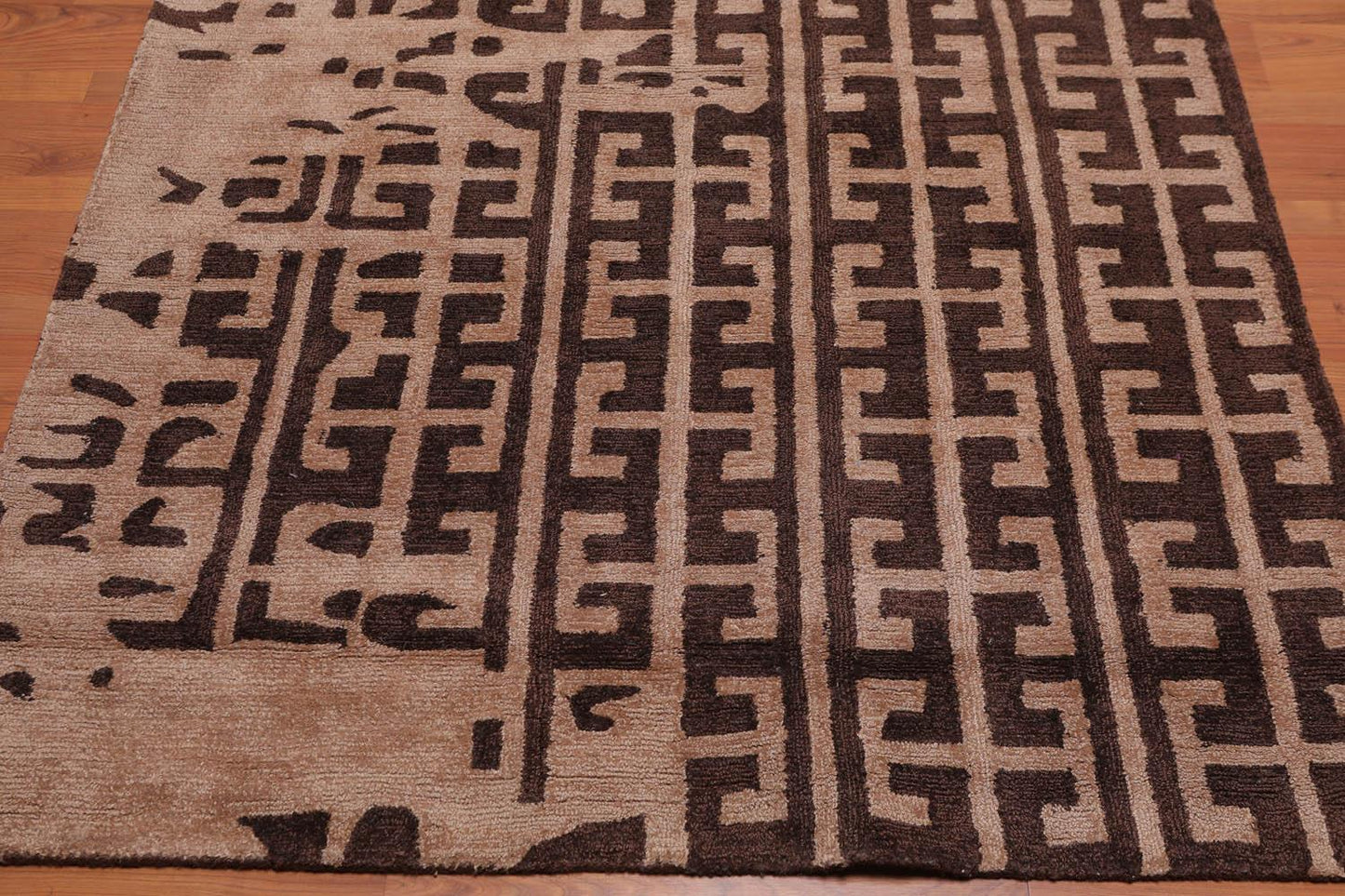 4'7" x 6'7" Handmade Textured 100% Nylon Loop & Cut Area Rug Brown