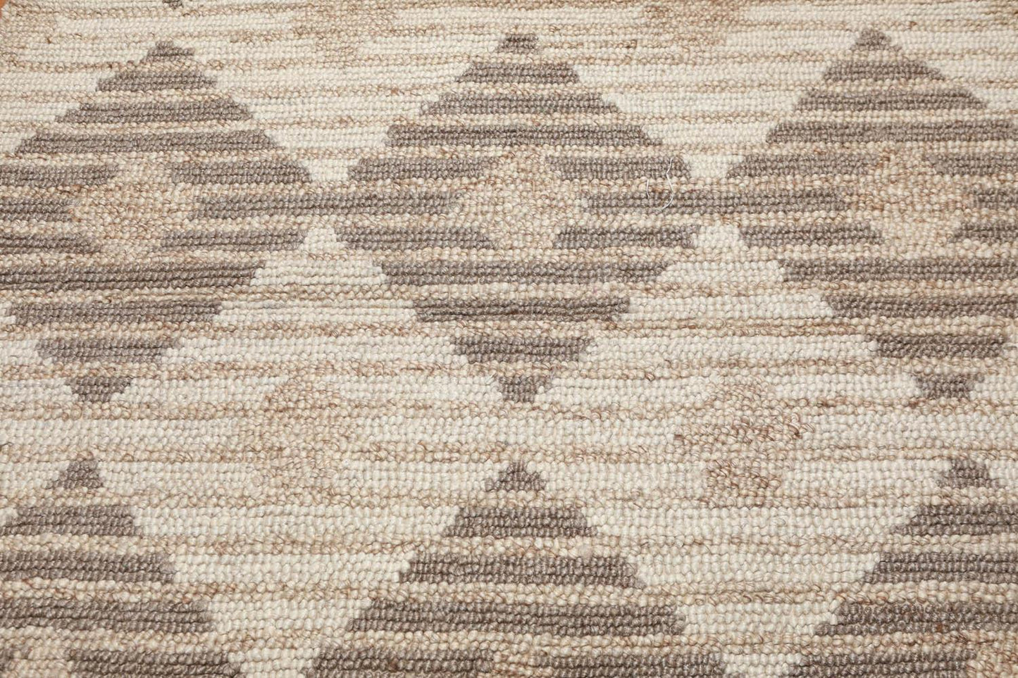5'4" x 7'6" Handmade Geometric print Wool Loop Pile Area Rug Contemporary Beige