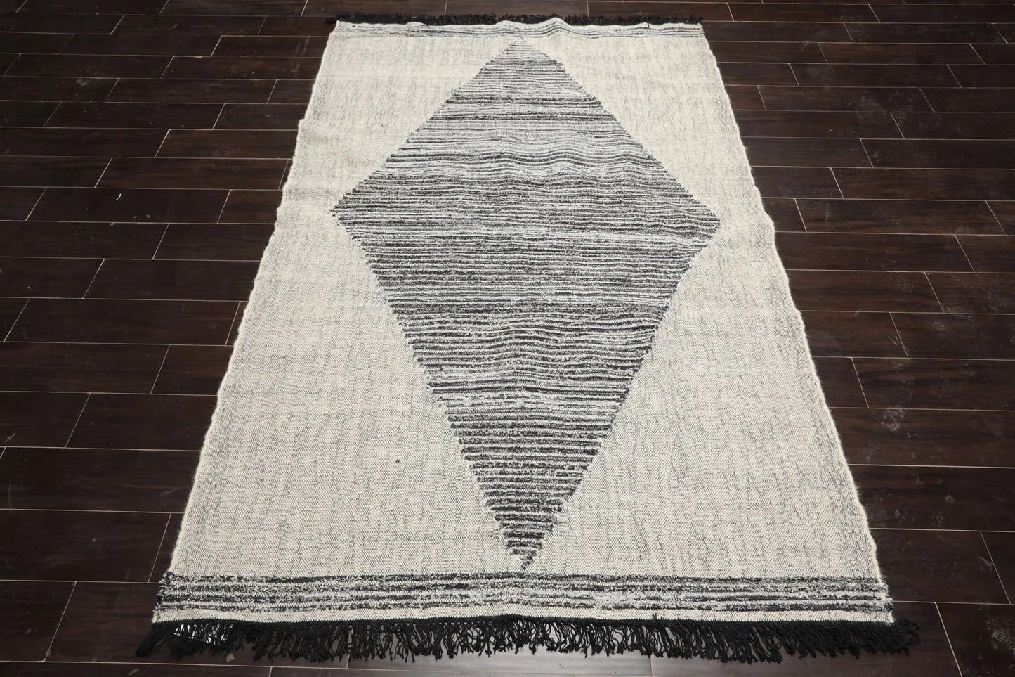 LoomBloom Geometric Kilim Wool Ivory Hand-Woven 5x8 Area Rug