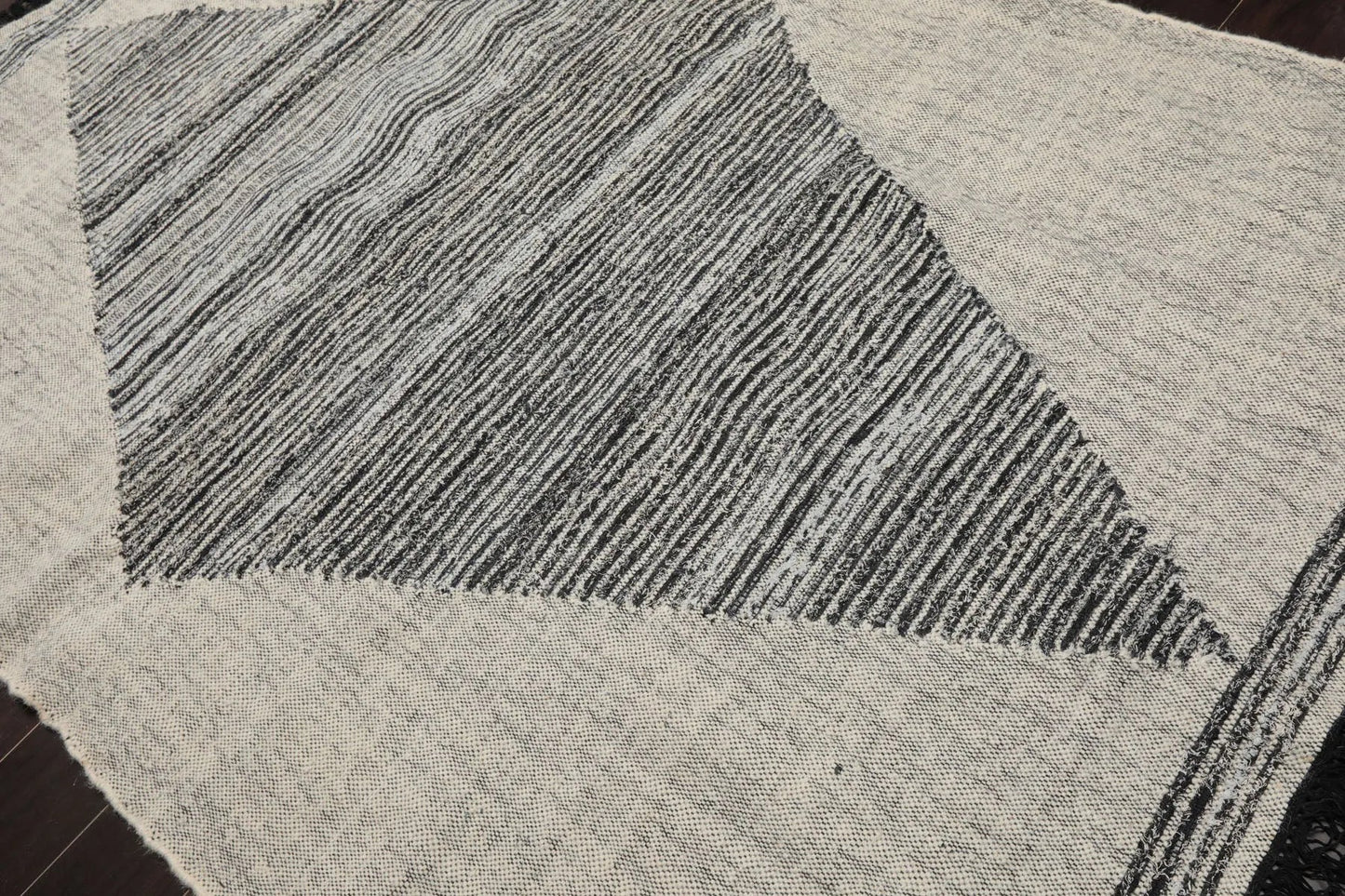 LoomBloom Geometric Kilim Wool Ivory Hand-Woven 5x8 Area Rug