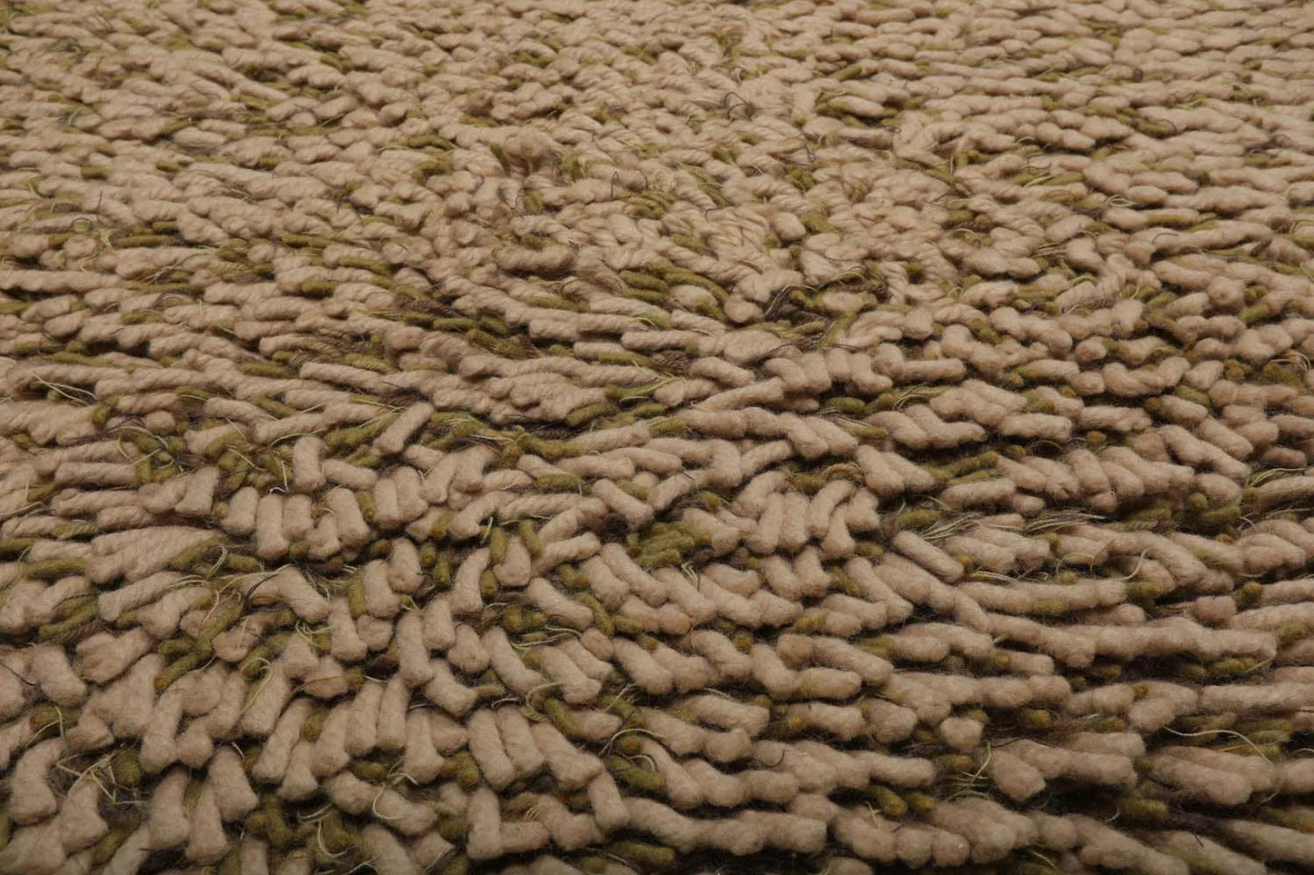 6’ x 9’ USA made Modern & Contemporary Shag Wool Oriental Area Rug Beige