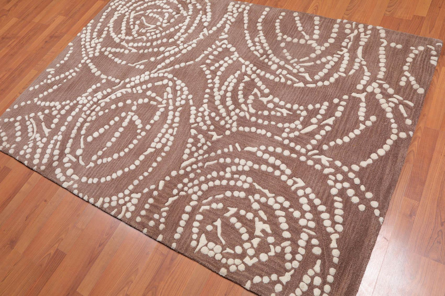 4’8" x 6'7" Handmade 100% Wool Traditional Oriental Area rug Beige