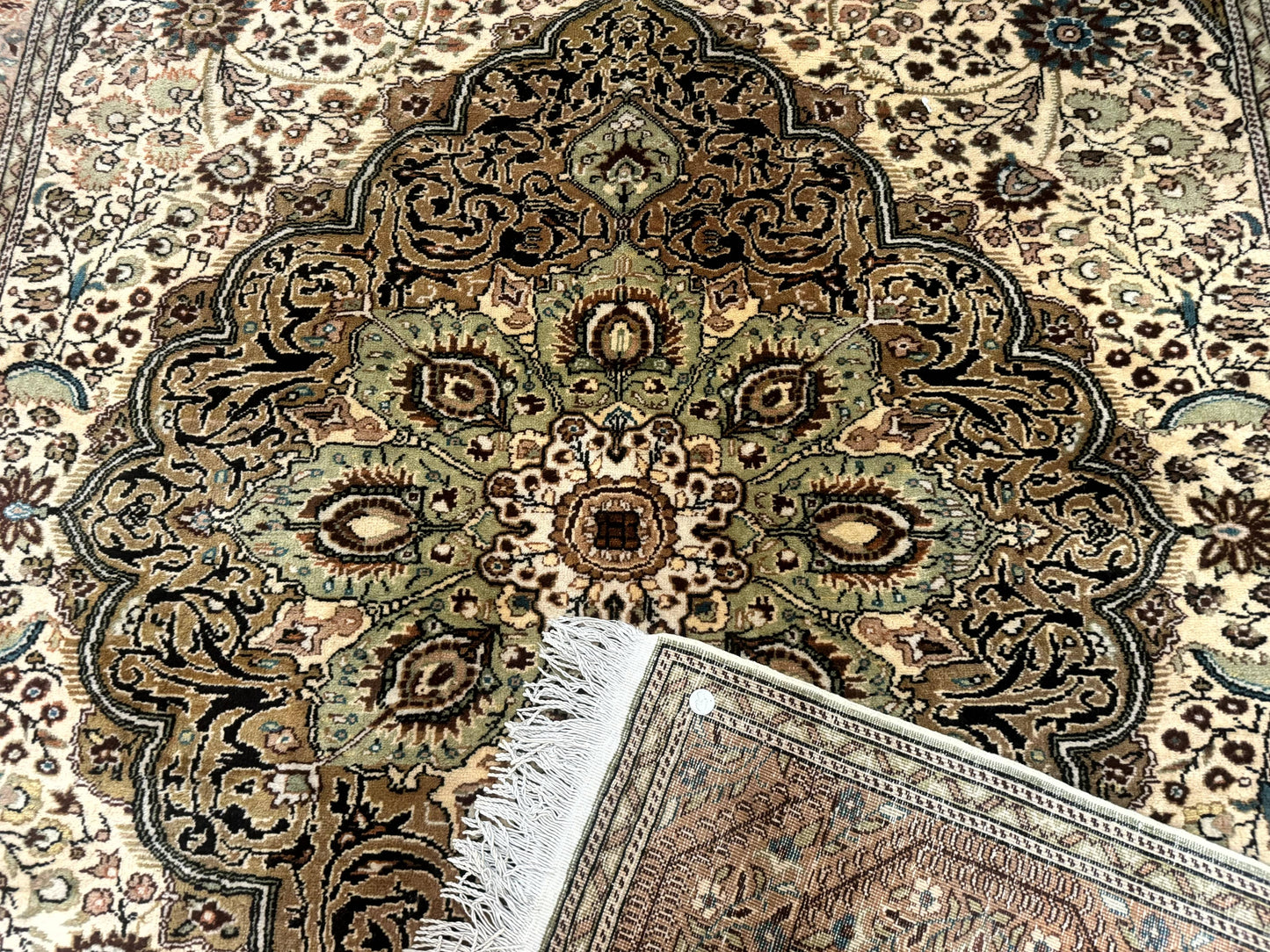 Turkish Sivas Rug 6x9, Floral Medallion, Vintage Handmade Wool Carpet