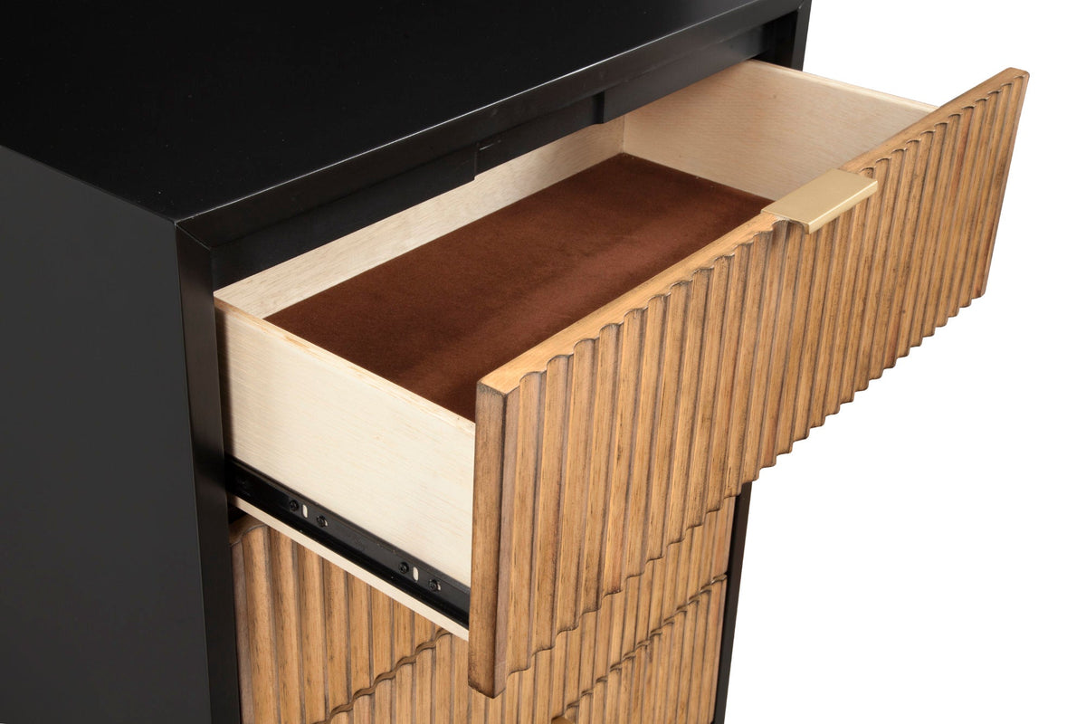 Larsen Chest