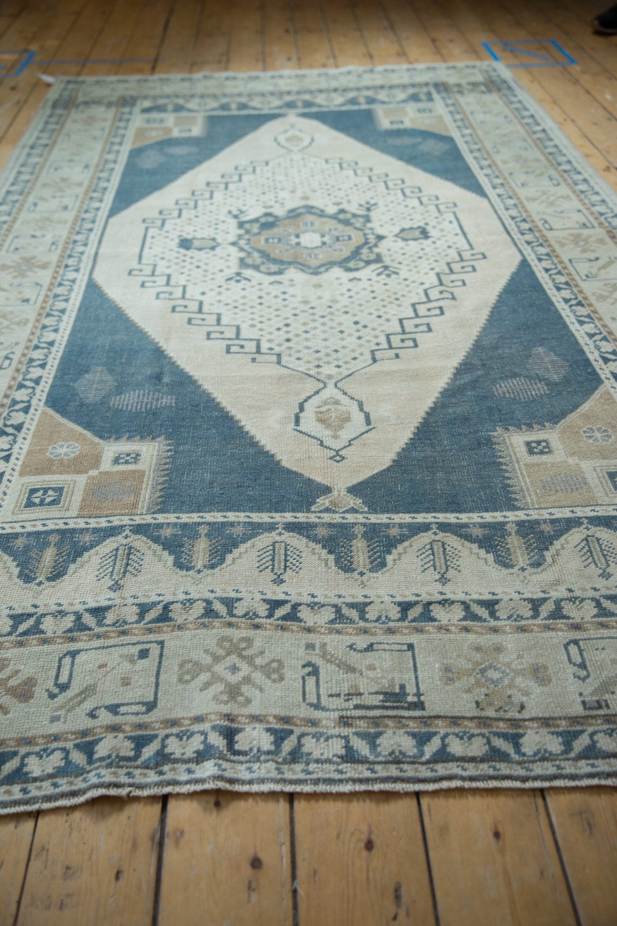 5.5x9.5 Vintage Distressed Oushak Carpet