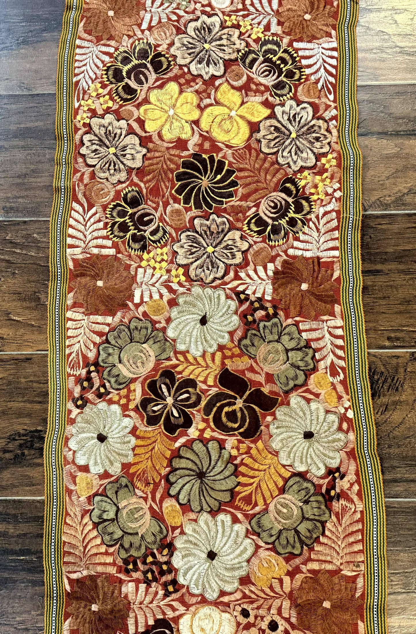 Vintage Table Runner 1.5 x 7.5, Floral