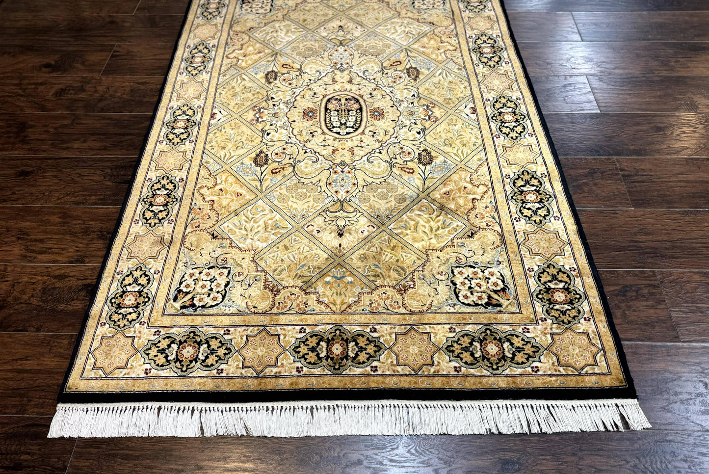 Pak Persian Rug 4x6, Panel Design