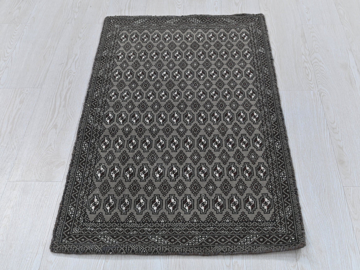 2' 0" x 4' 1"