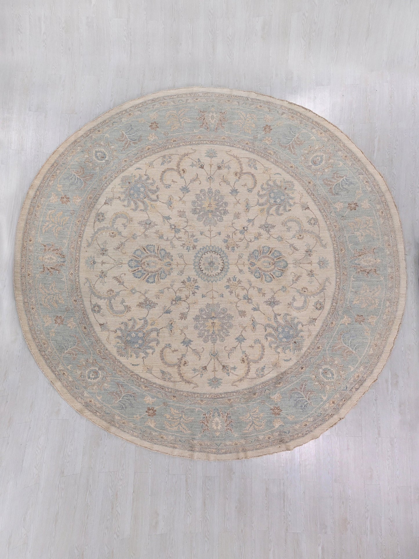 12' 11" x 12' 11"