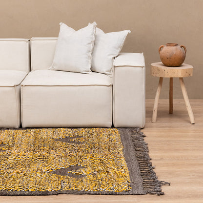 Rubaa - taznakht kilim rug