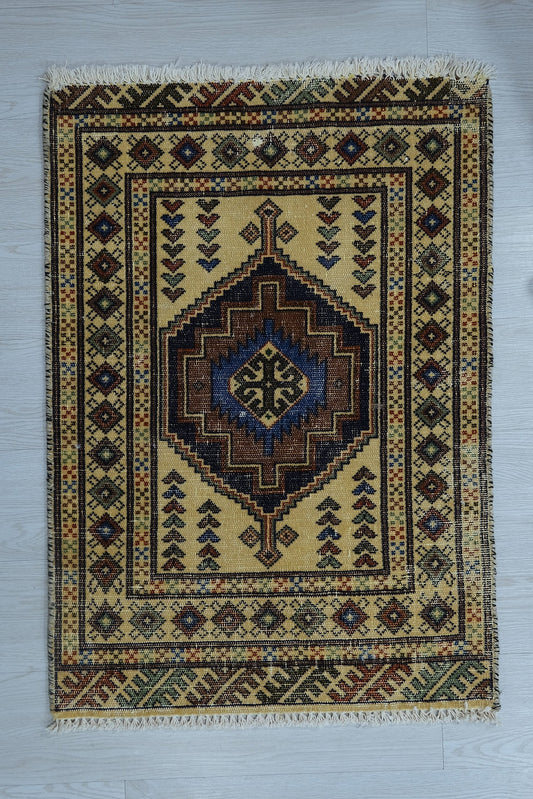 2'1" x 2'9"