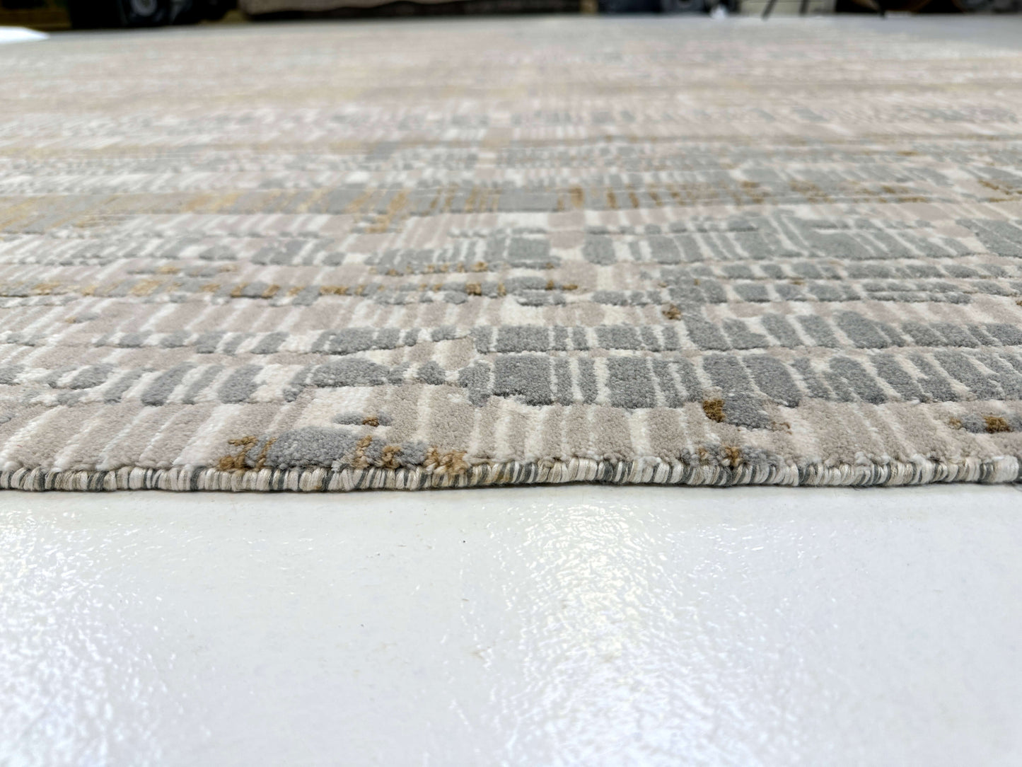 Contemporary Carved Tibetan 9x12 (ivory/gold/gray)