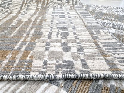 Carved, Modern Tibetan-Style 6x9 (ivory/gold)