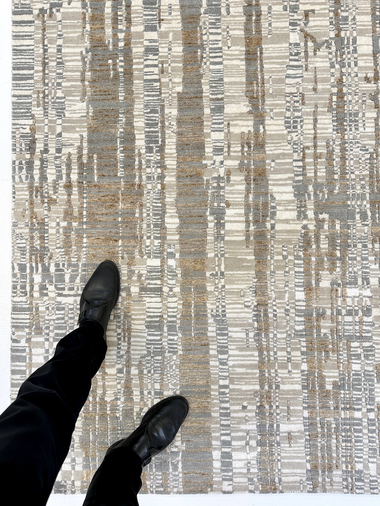 Carved, Modern Tibetan-Style 6x9 (ivory/gold)