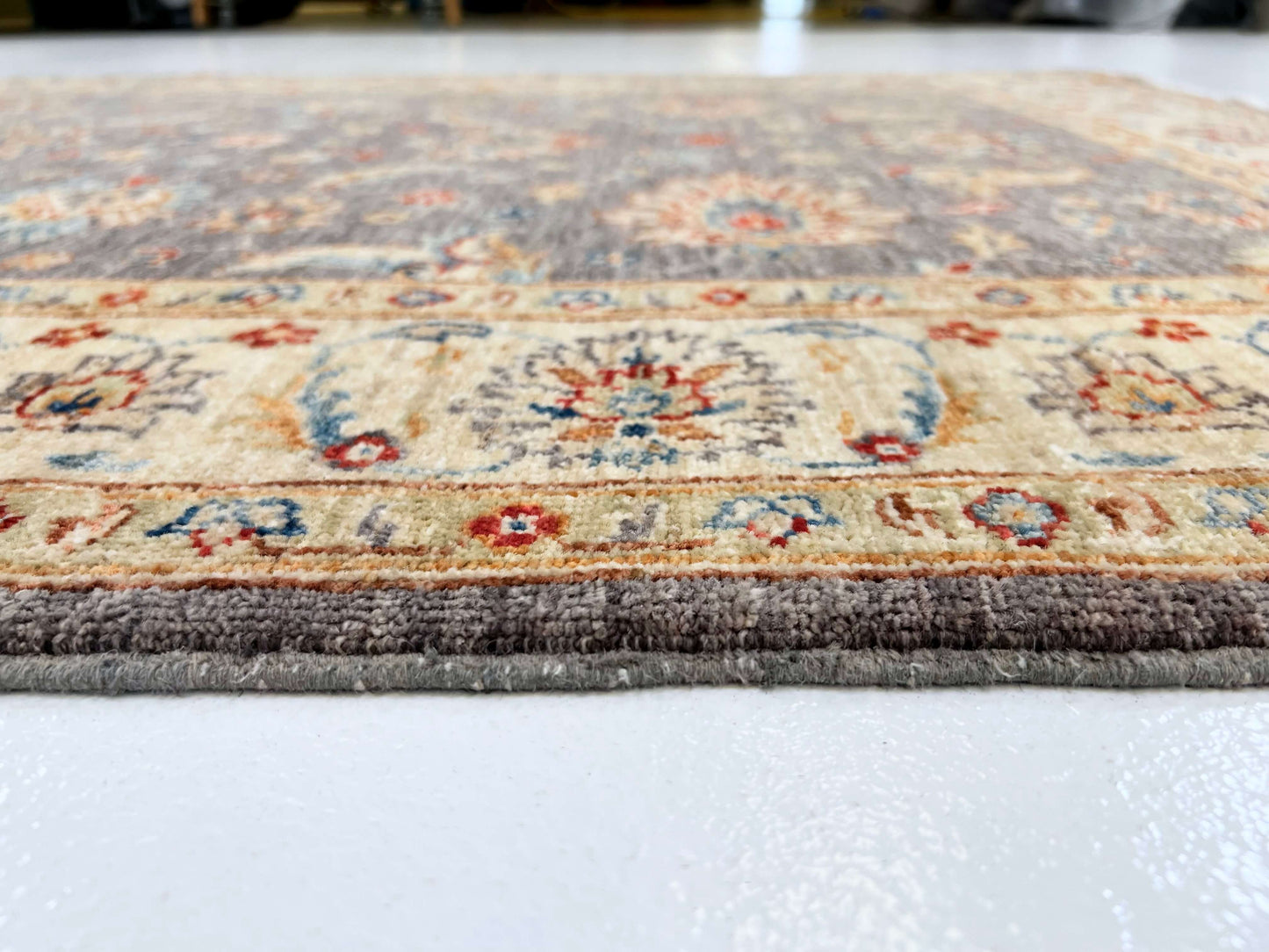 Chobi Farahan gry/bge 4'00"x5'06"