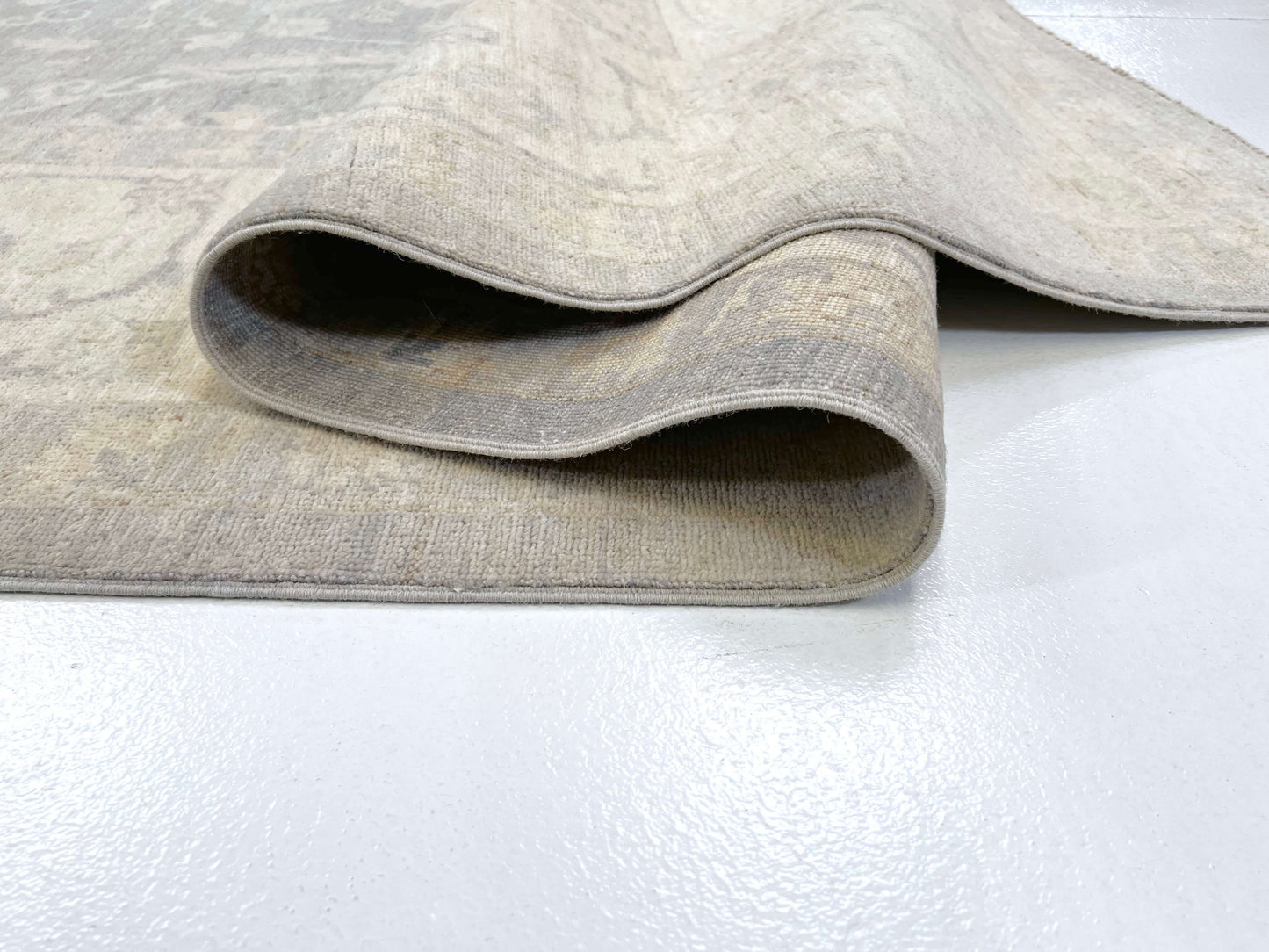 WhiteWash Chobi 10'00" x 13'05" lt.gry/ivo