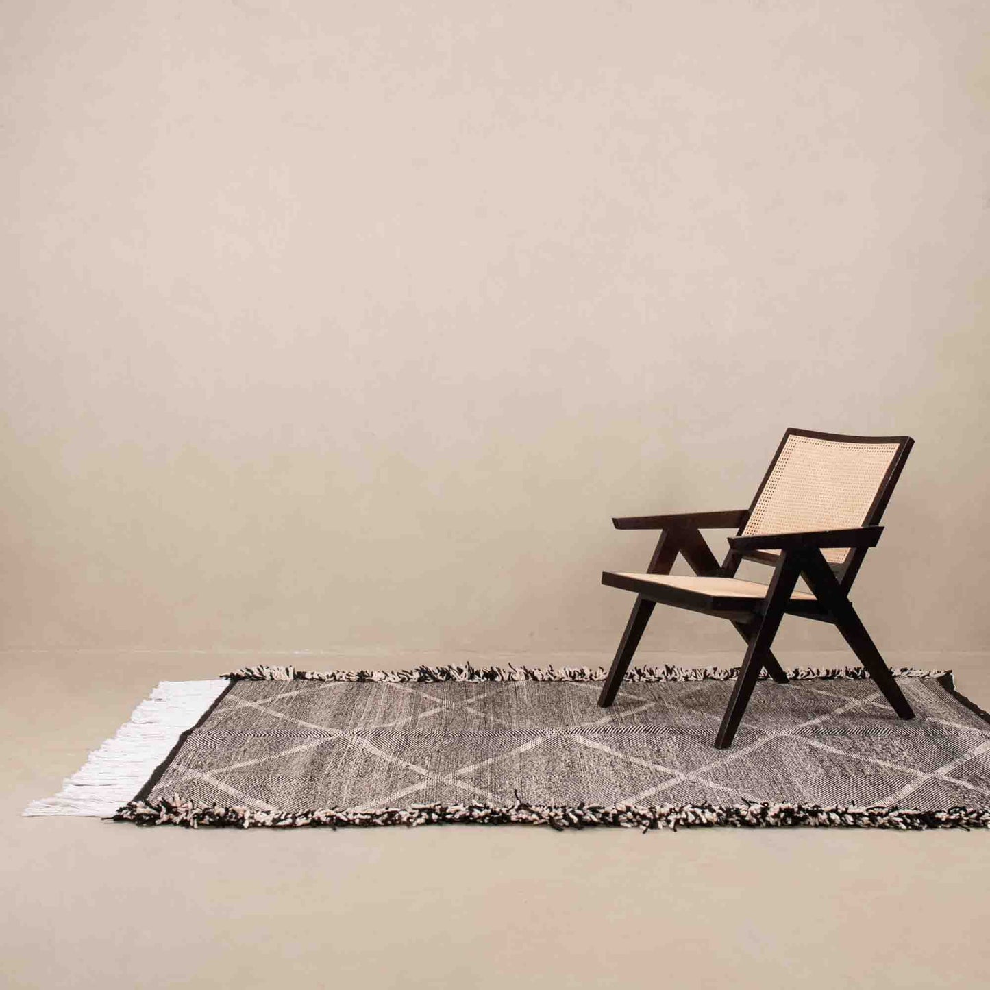 Soheir - taznakht kilim rug