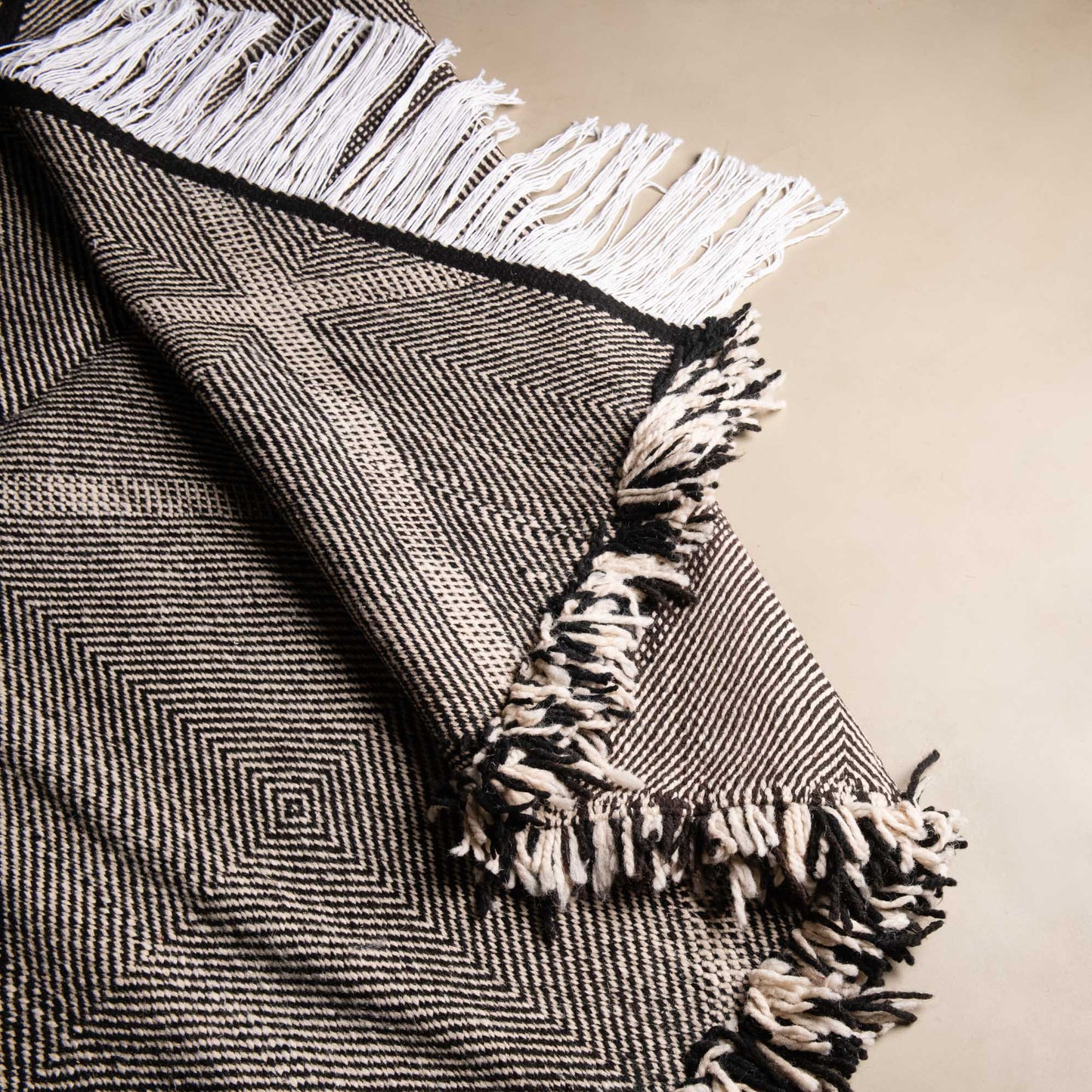 Soheir - taznakht kilim rug