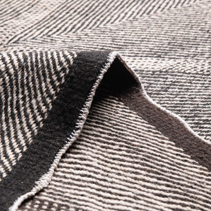 Soheir - taznakht kilim rug