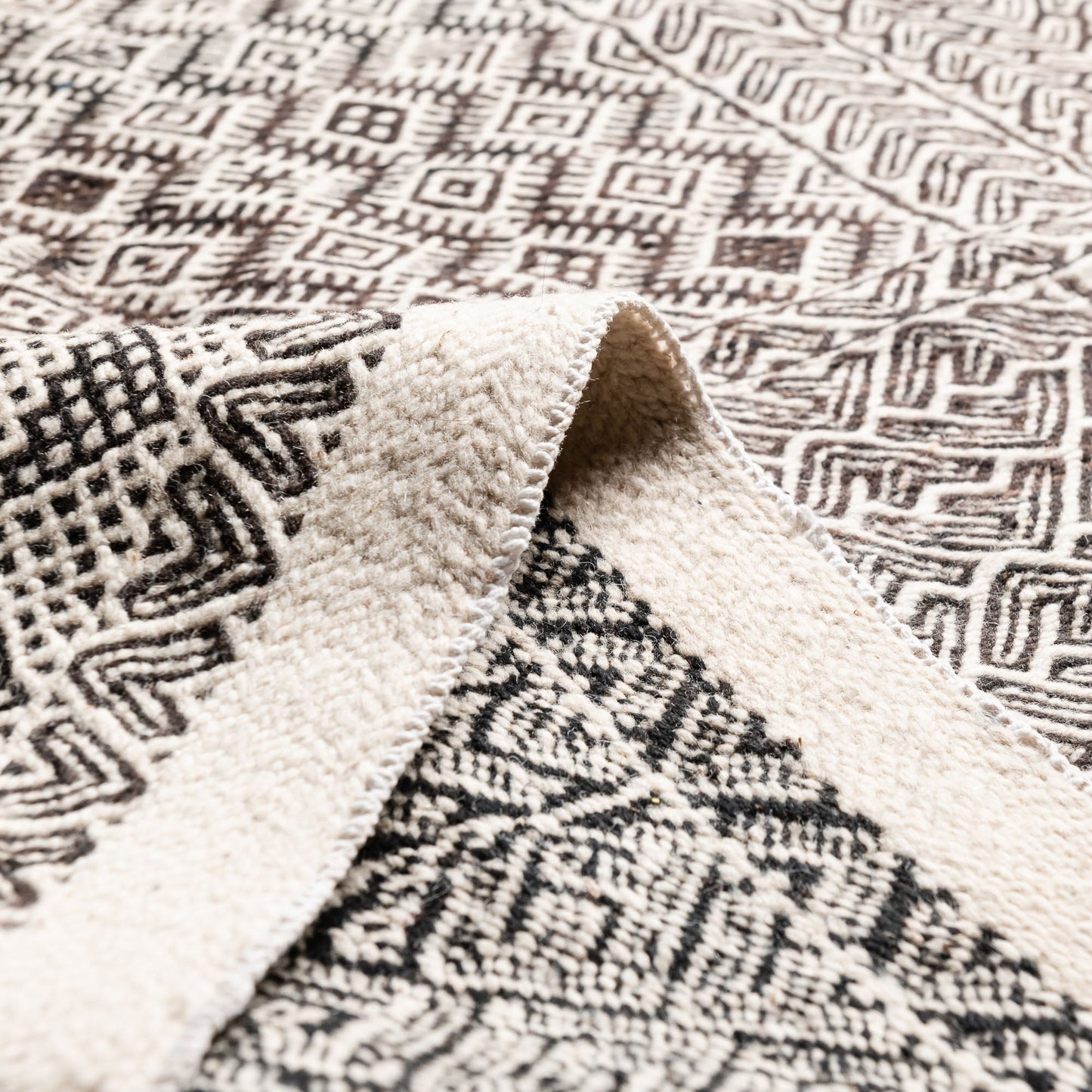 Souraya - taznakht kilim rug