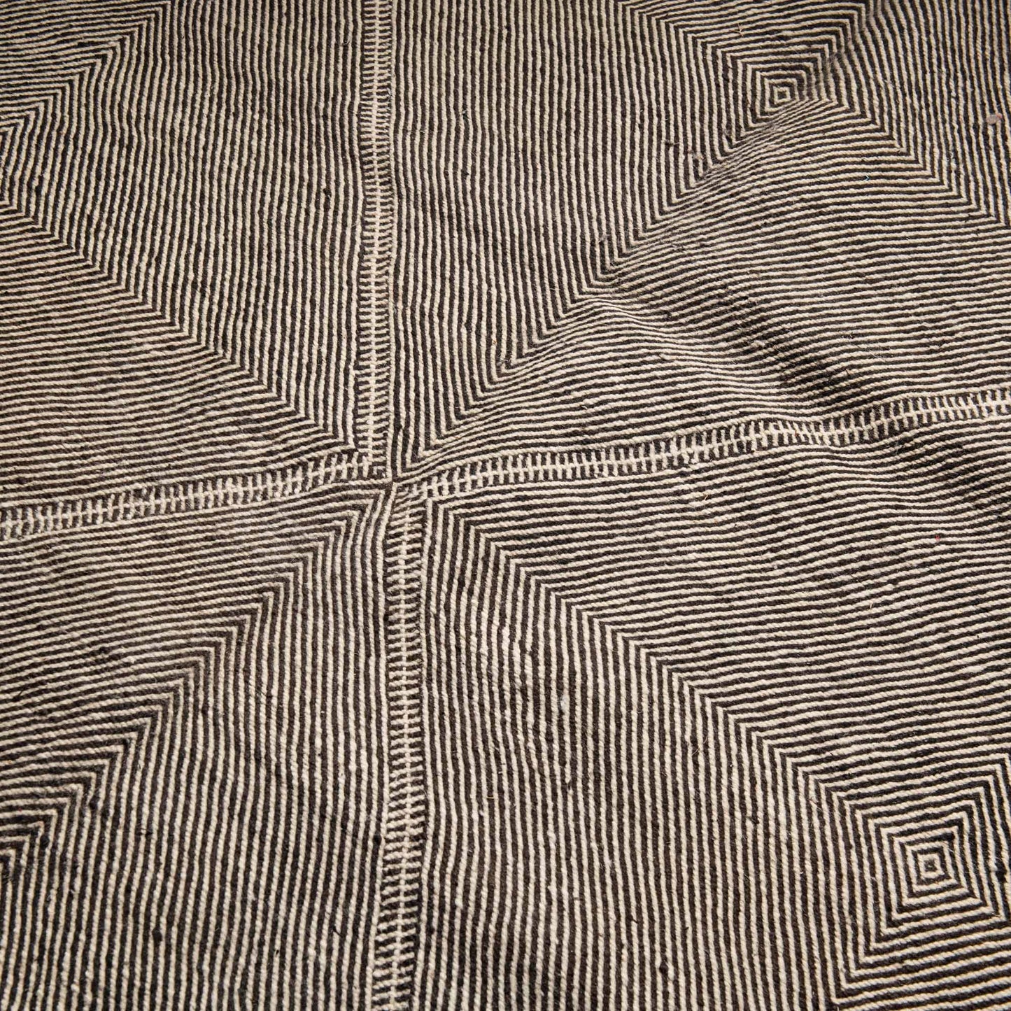 Tamemt - taznakht kilim rug