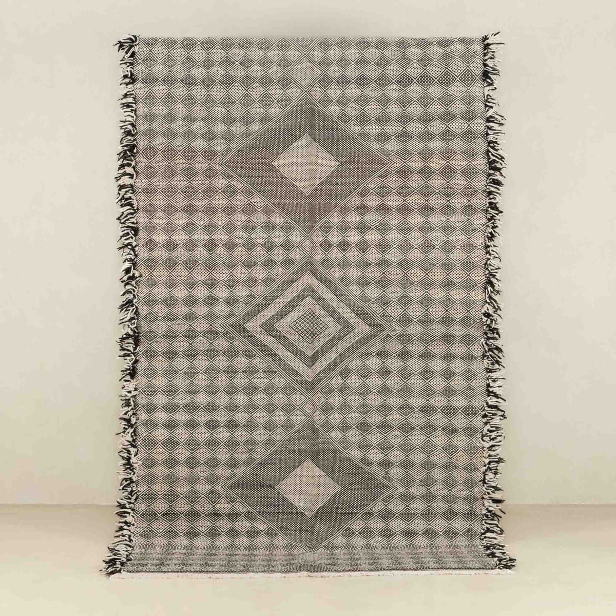 Taniya - taznakht kilim rug