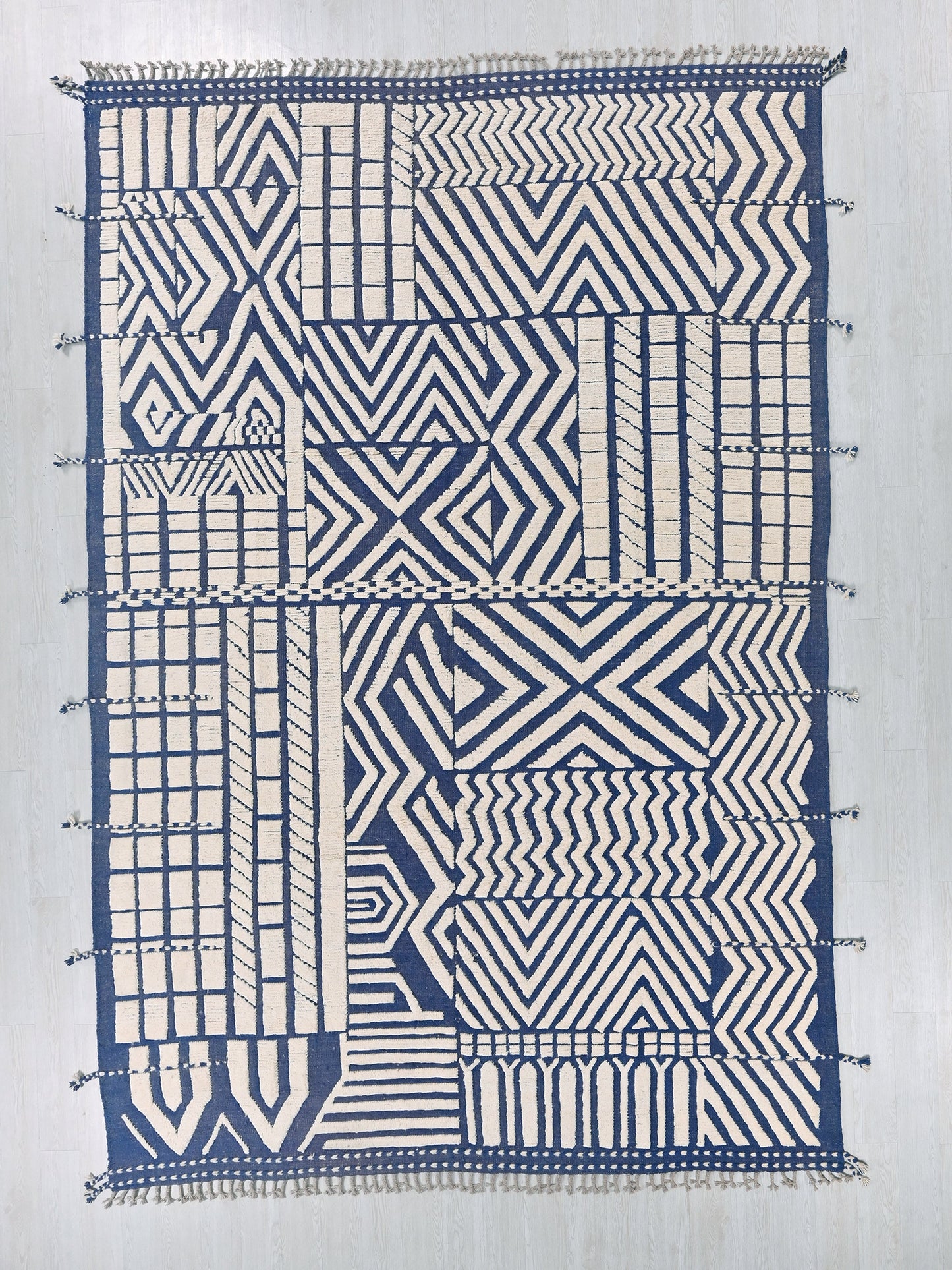 9' 0" x 12' 8"