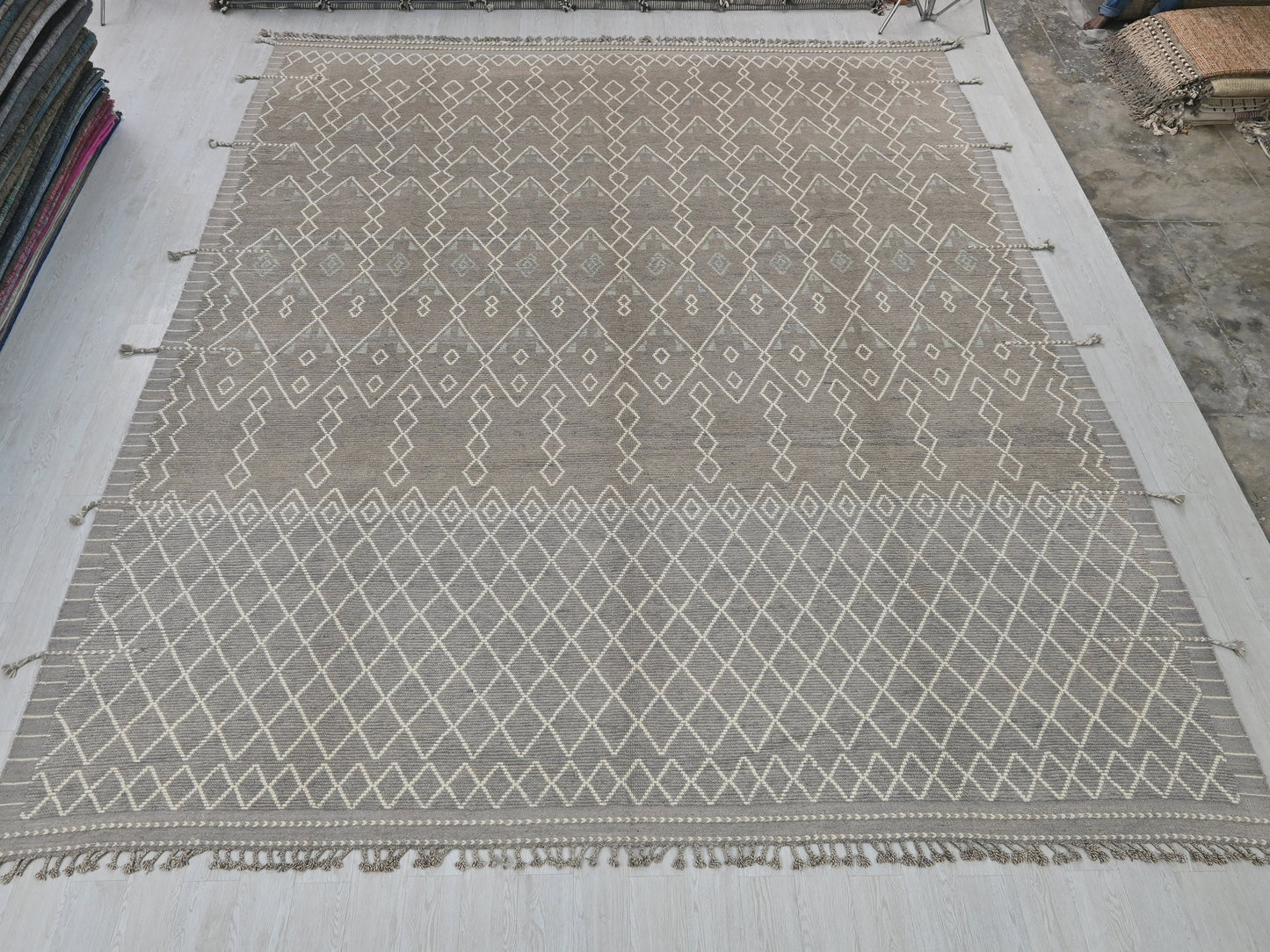 12' 2" x 14' 11"