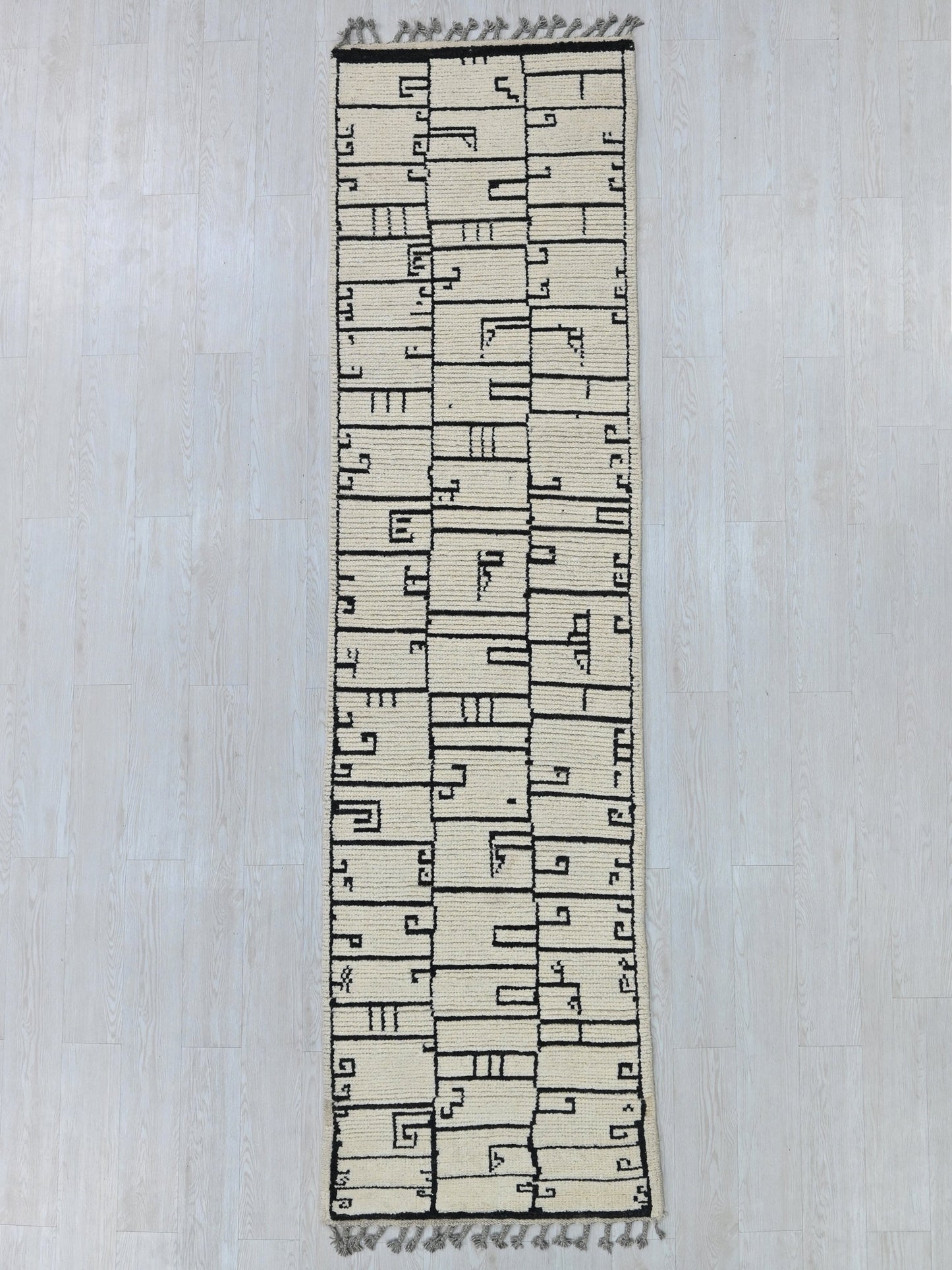 2' 7" x 10' 4"
