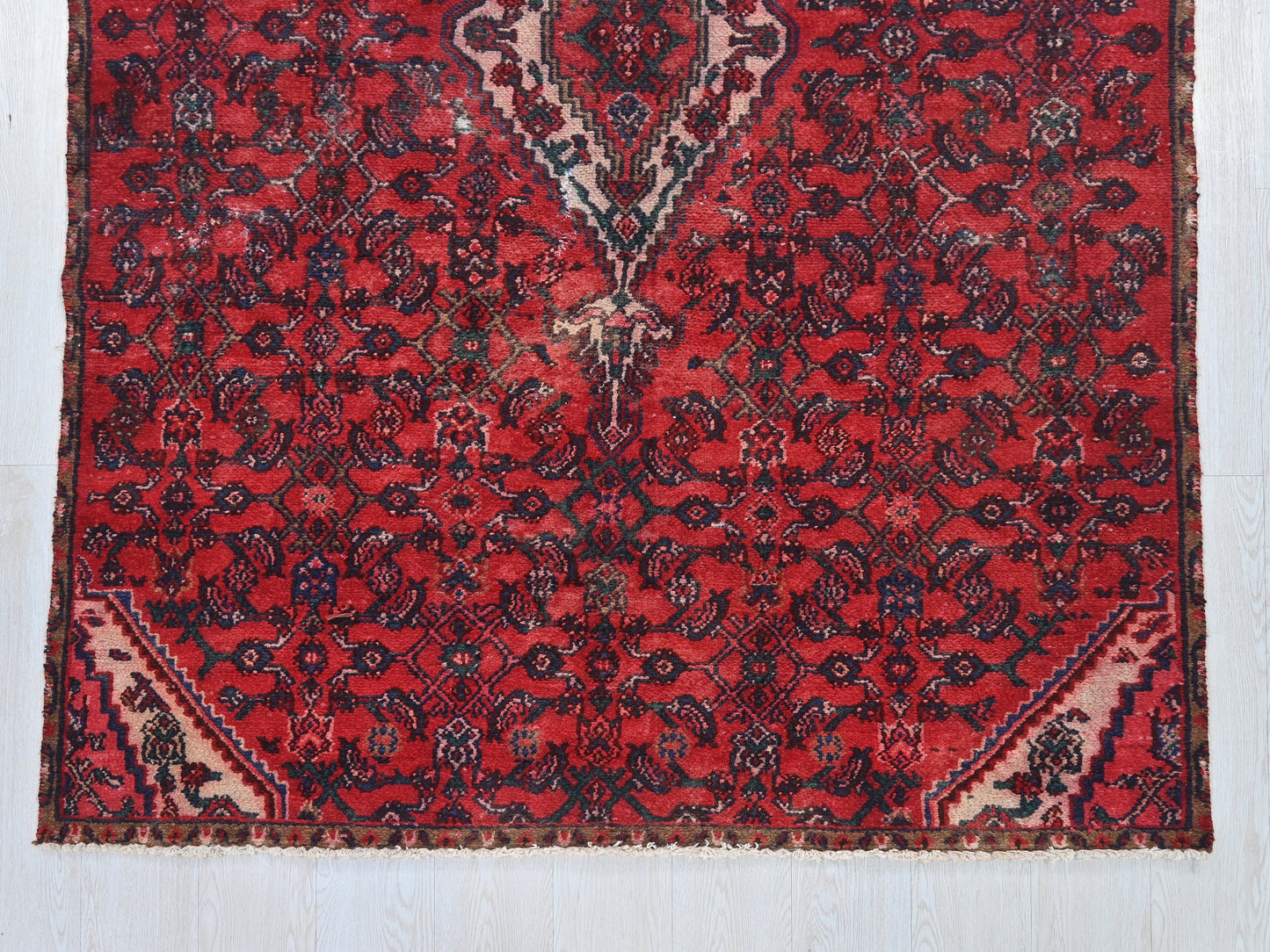 4' 9" x 8' 4"