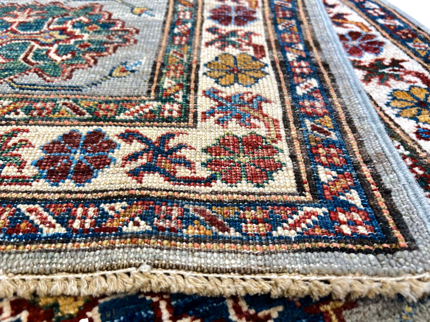 Super Kazak (2'00"x6'00") light gray/multicolor