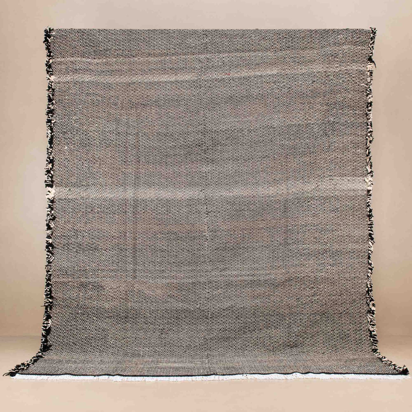 Badis - taznakht kilim rug