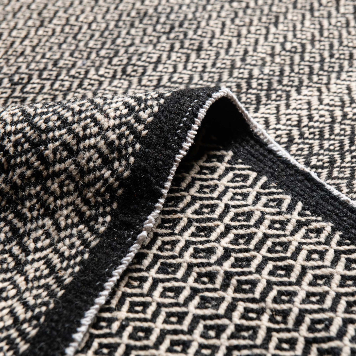 Badis - taznakht kilim rug