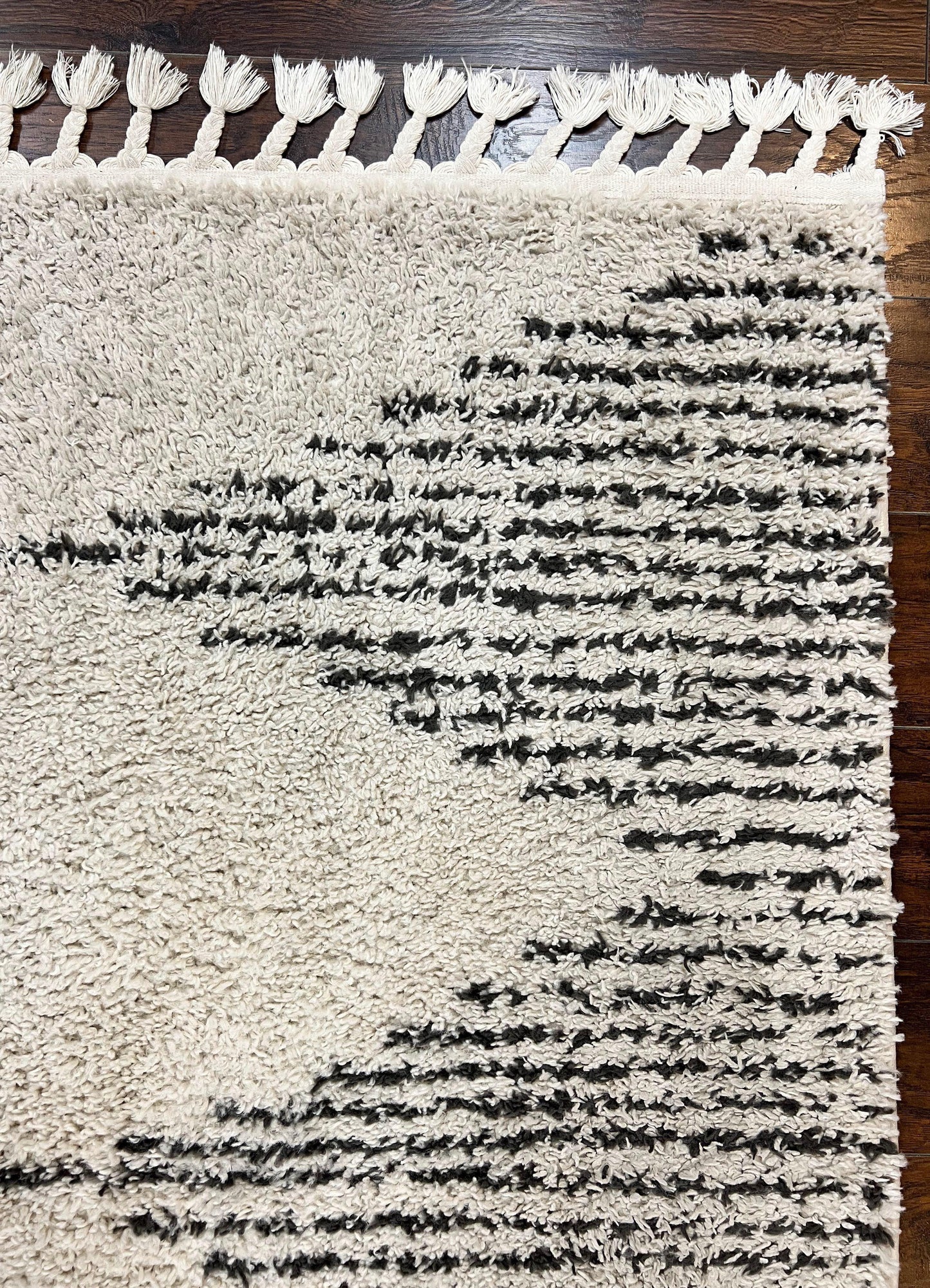 Shag Rug 5x8, Off White and Black Modern Contemporary Shag Area Rug, Moroccan Style Rug 5 x 8 ft, Medium Sized Rug, nuLoom Rug