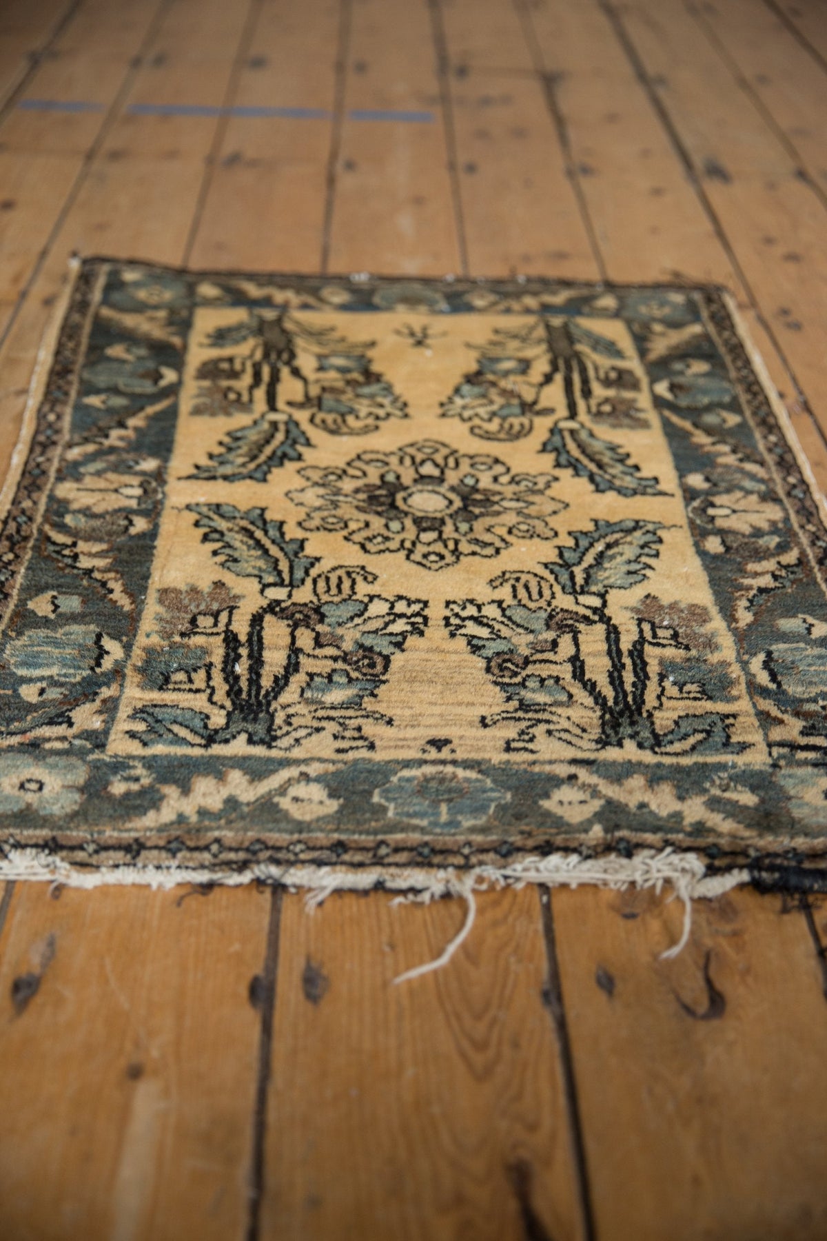 2x3 Vintage Fine Distressed Lilihan Rug Mat