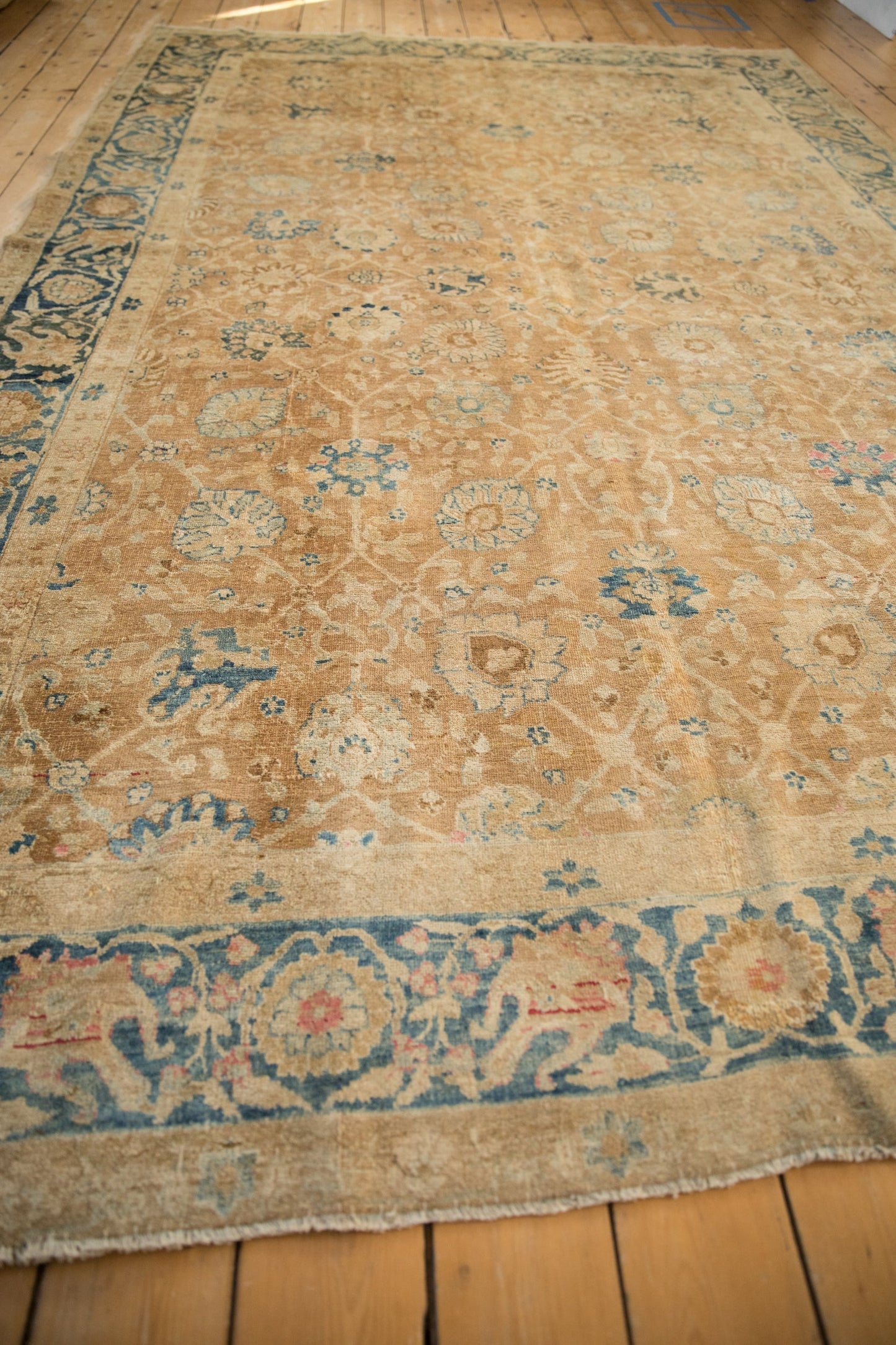 7x11 Antique Distressed Gold Wash Khoy Carpet