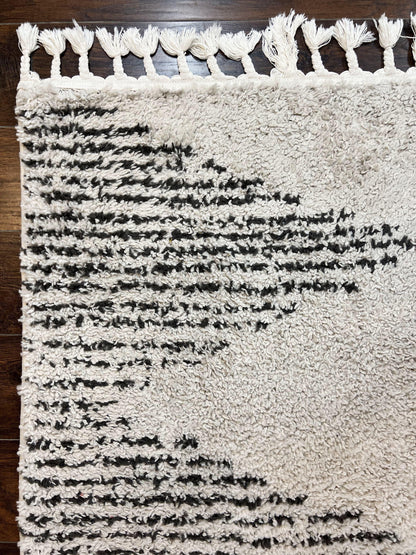 Shag Rug 5x8, Off White and Black Modern Contemporary Shag Area Rug, Moroccan Style Rug 5 x 8 ft, Medium Sized Rug, nuLoom Rug