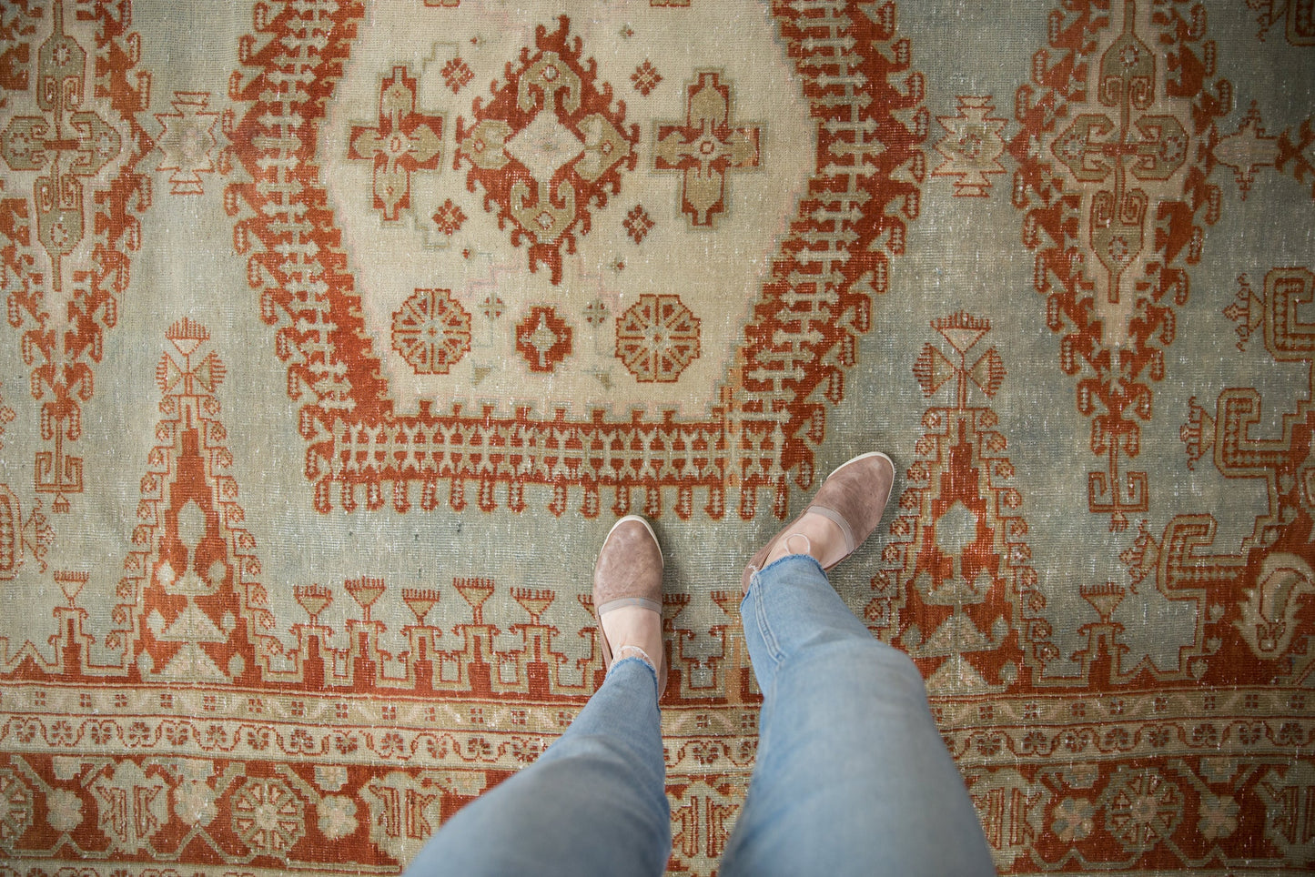 7.5x9.5 Vintage Distressed Veece Carpet