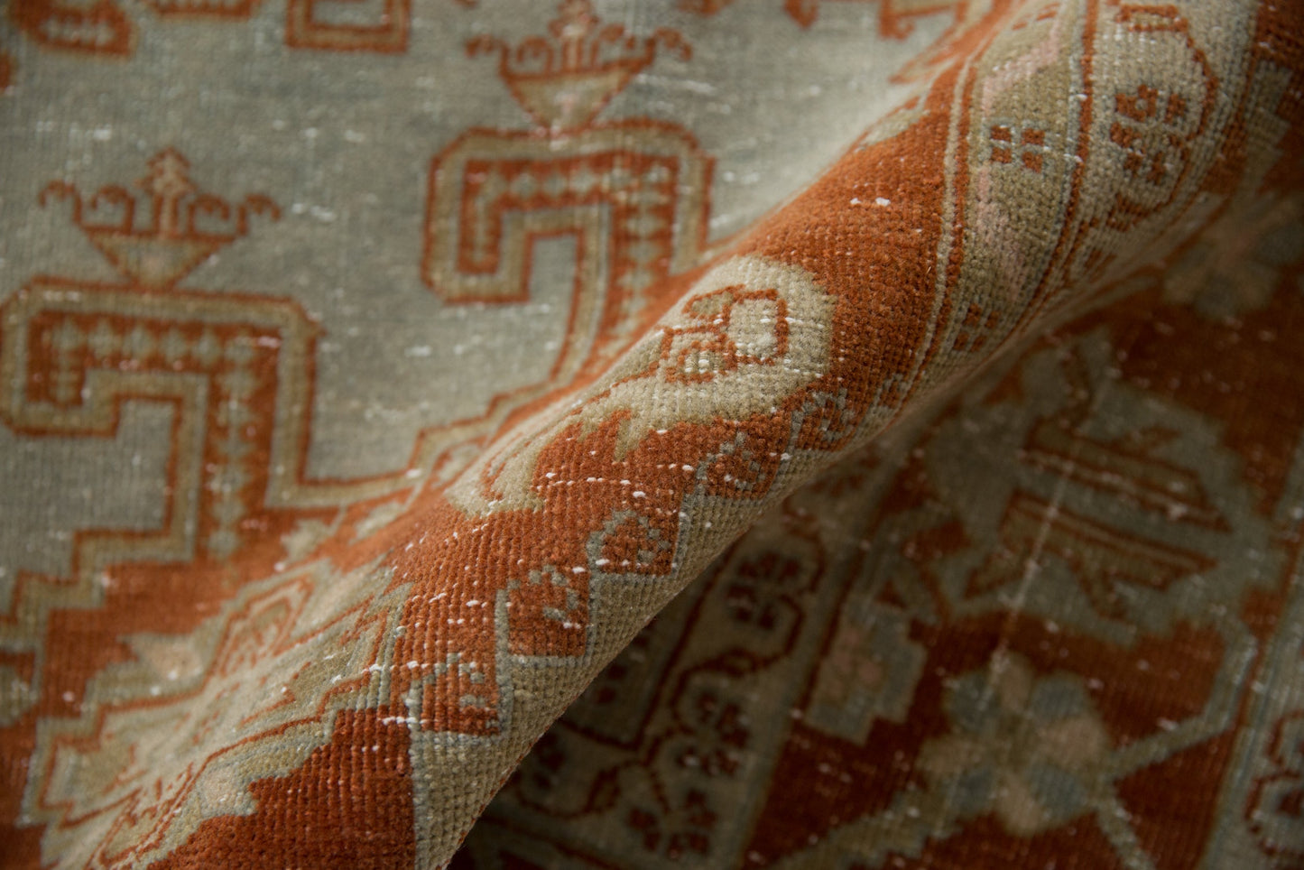 7.5x9.5 Vintage Distressed Veece Carpet